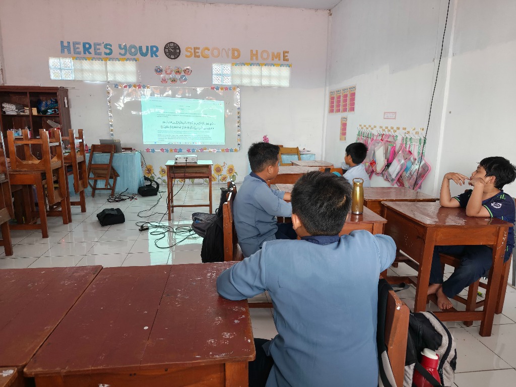 Pembelajaran Interaktif Digital & Karakter ("Second Home")